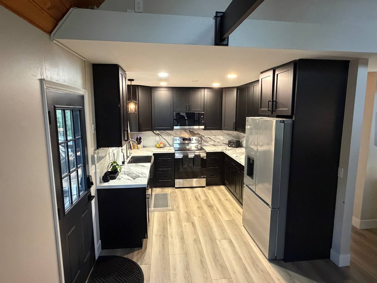 Live-edge dining table with chairs